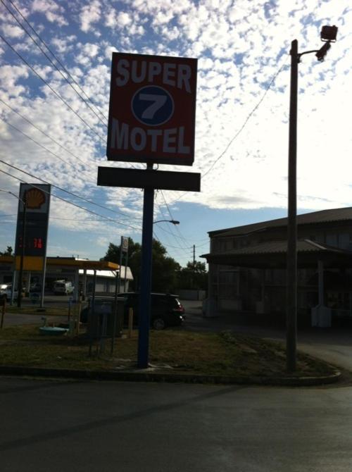 Super 7 Motel Ричмънд Екстериор снимка